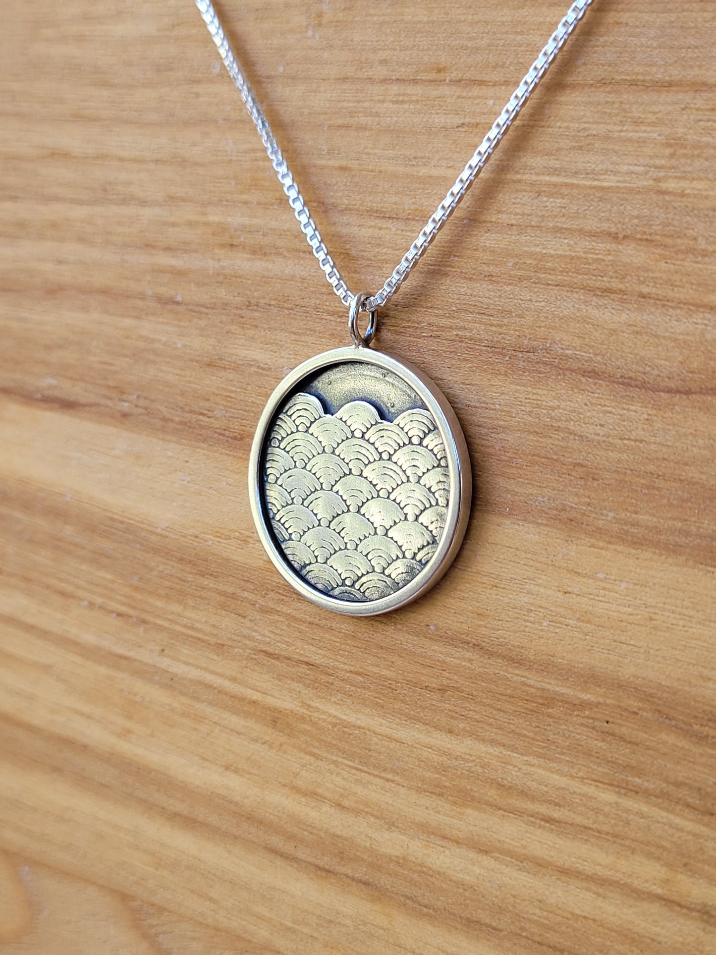 Nåpu Shadow Box Necklace