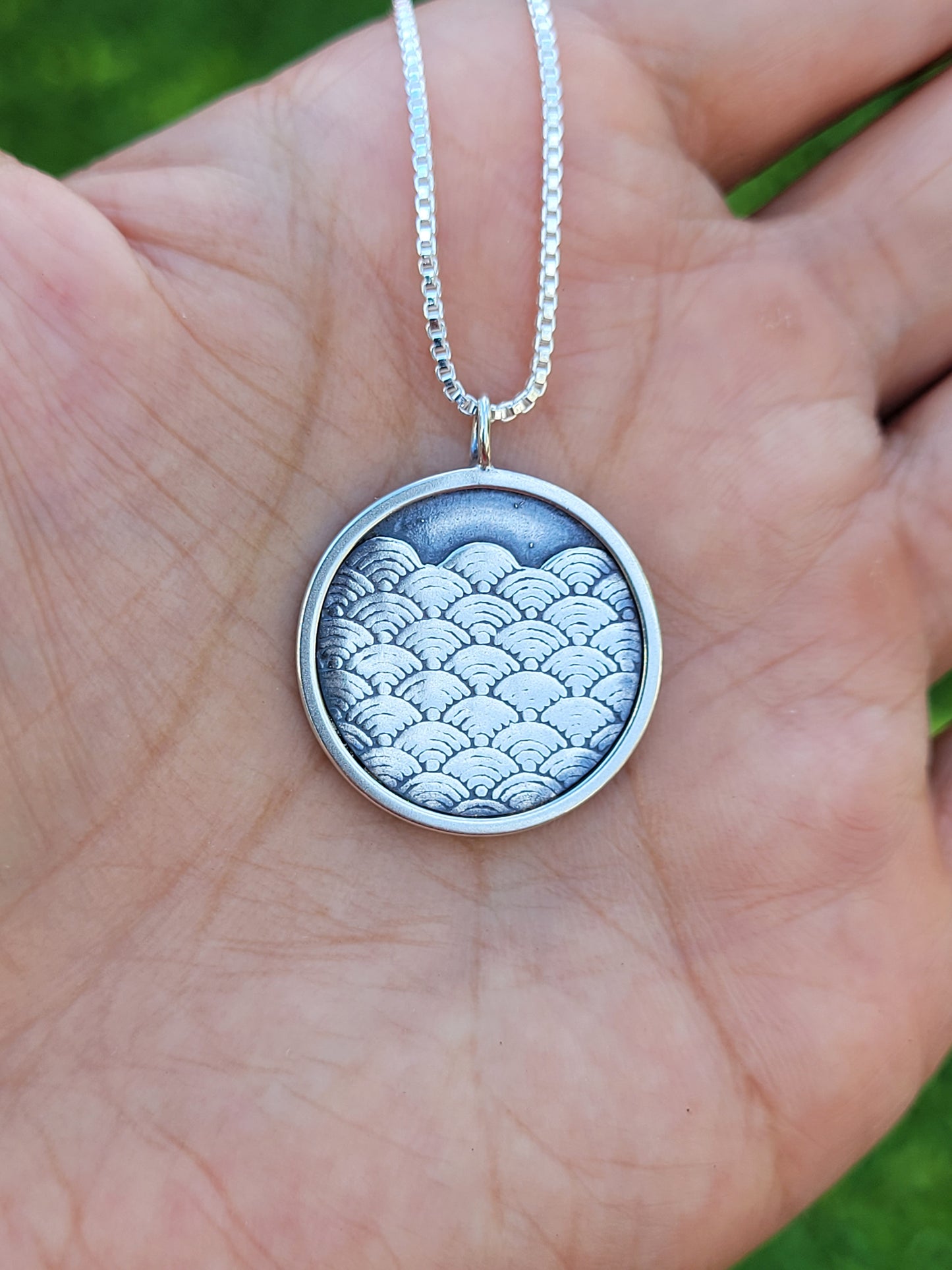 Nåpu Shadow Box Necklace