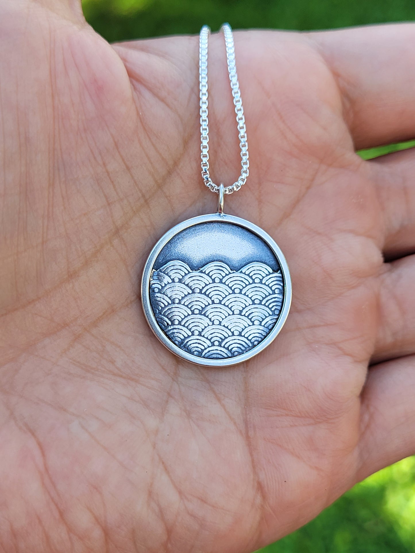 Nåpu Shadow Box Necklace